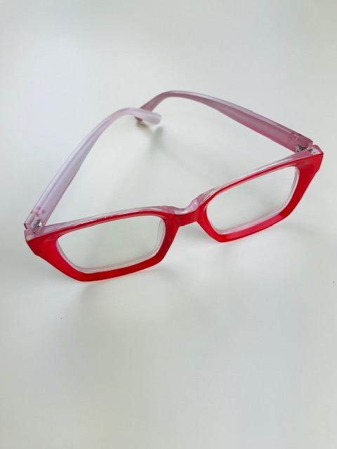 okulary "0" w czerwonych oprawkach 