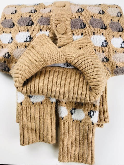 sweter z owieczkami Zara