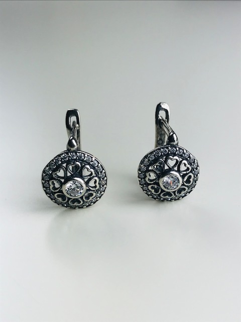 srebrne ażurowe kolczyki 