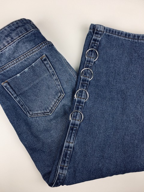 jeansy z kółkami na szwie bocznym Reserved